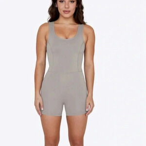 NWOT Set active SPORTBODY® SHORTYSUIT ROMPER STONE Medium